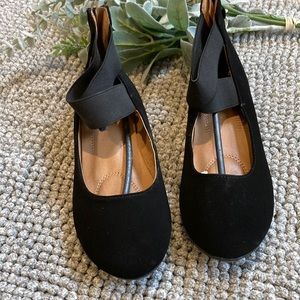 NWOT Bella Marie NUBUCK ballet flats